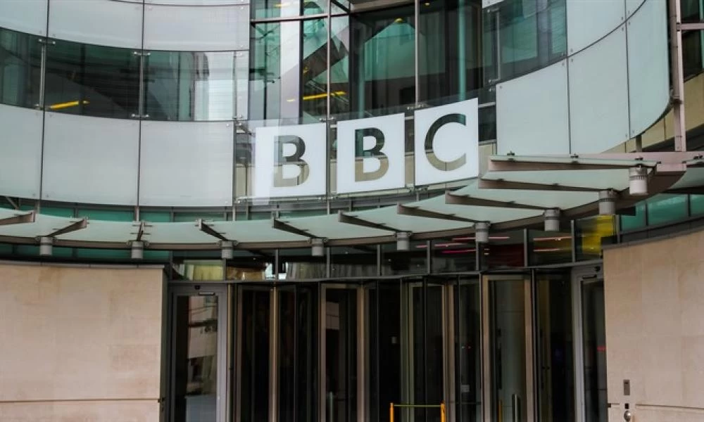 Το BBC "σουτάρει" δημοσιογράφο που έγραψε : "Ο Χίτλερ είχε δίκιο"